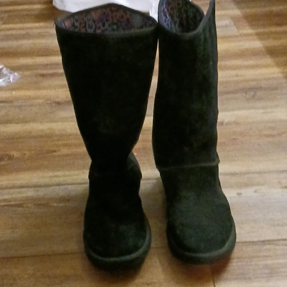 UGG Black Lo Pro Button Suede Boots - Picture 14 of 14